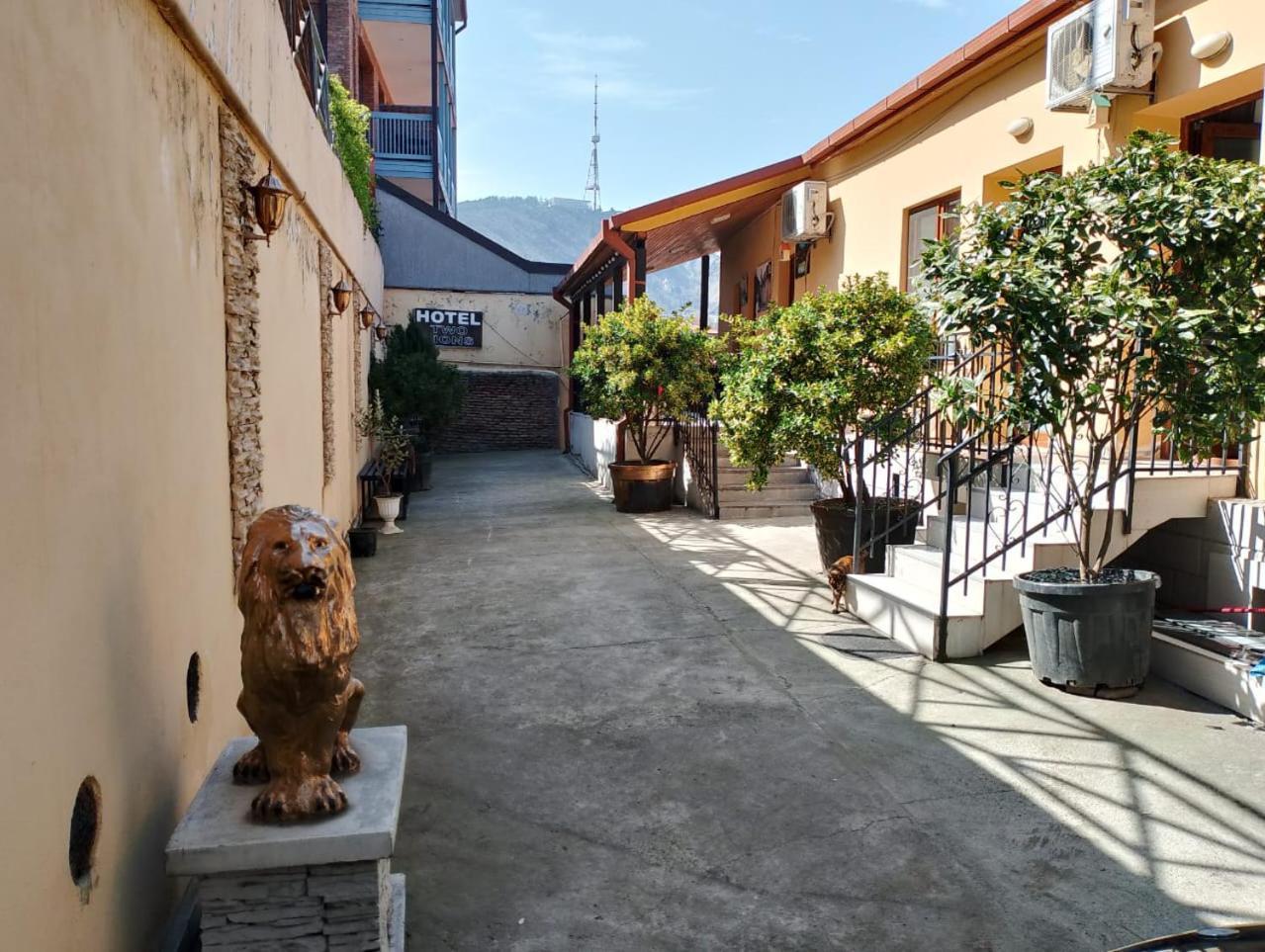 Two Lions Hotel Tbilisi Bagian luar foto