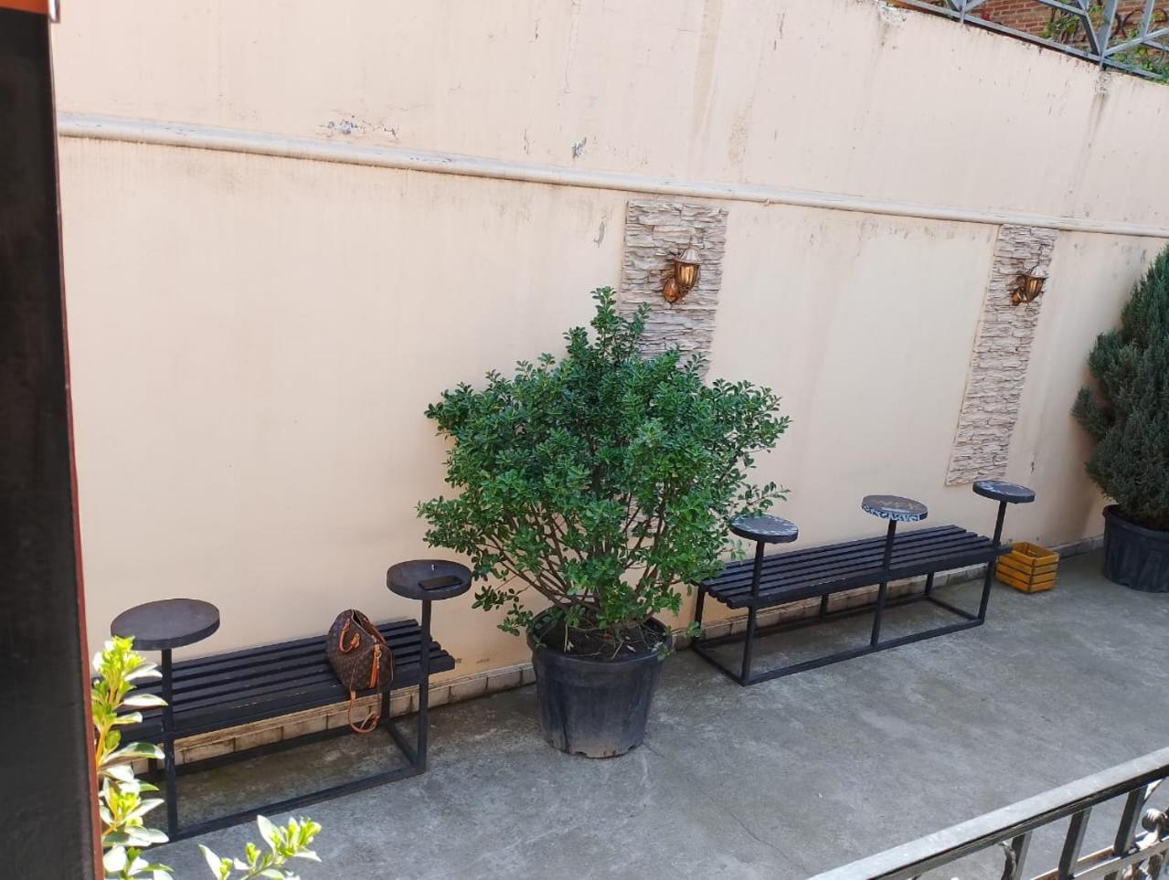 Two Lions Hotel Tbilisi Bagian luar foto