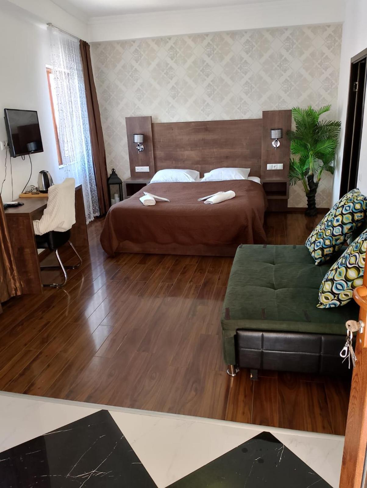 Two Lions Hotel Tbilisi Bagian luar foto