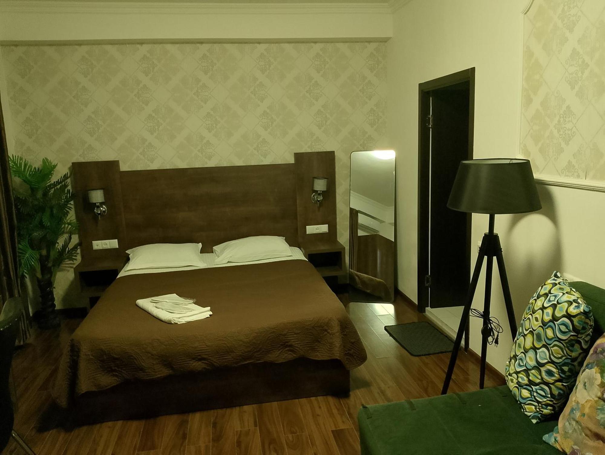 Two Lions Hotel Tbilisi Bagian luar foto