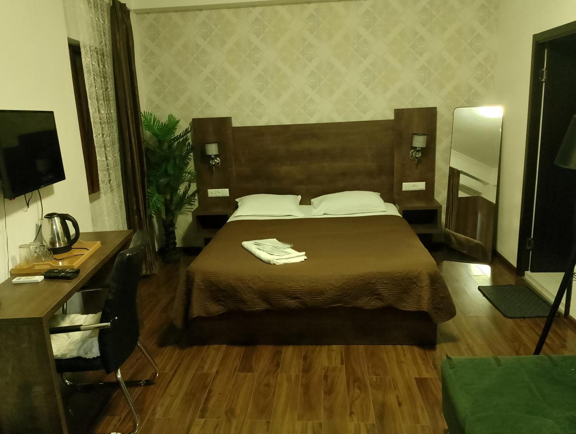 Two Lions Hotel Tbilisi Bagian luar foto