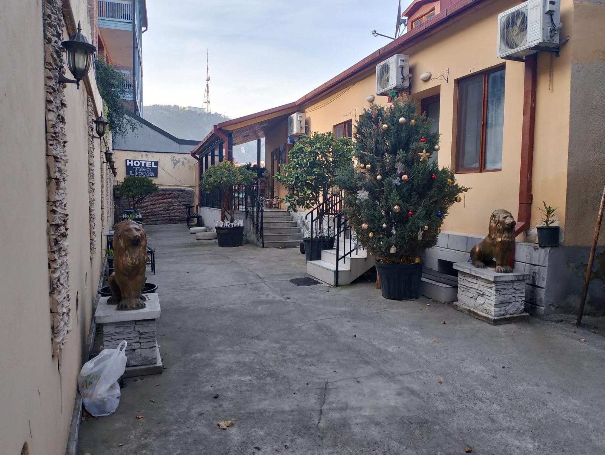 Two Lions Hotel Tbilisi Bagian luar foto