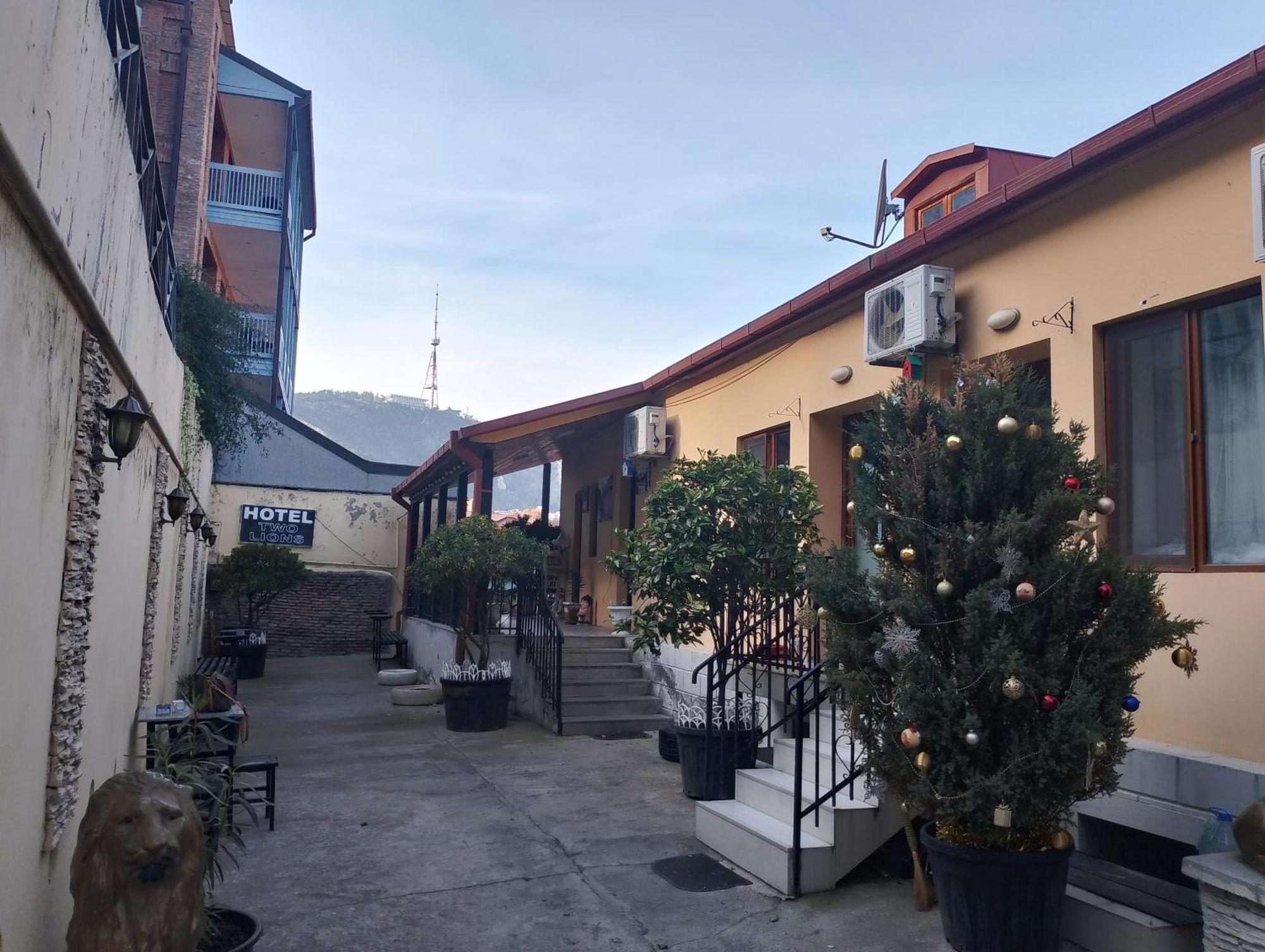 Two Lions Hotel Tbilisi Bagian luar foto