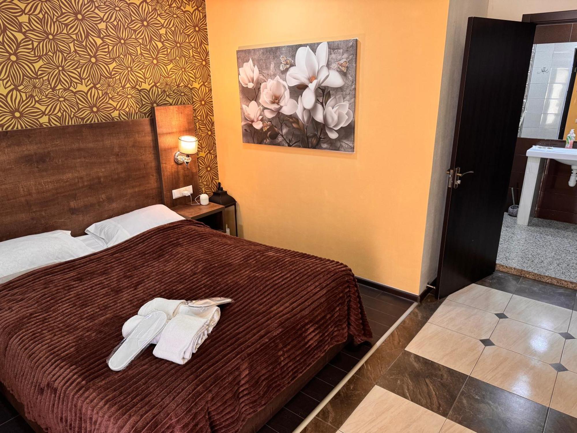 Two Lions Hotel Tbilisi Bagian luar foto