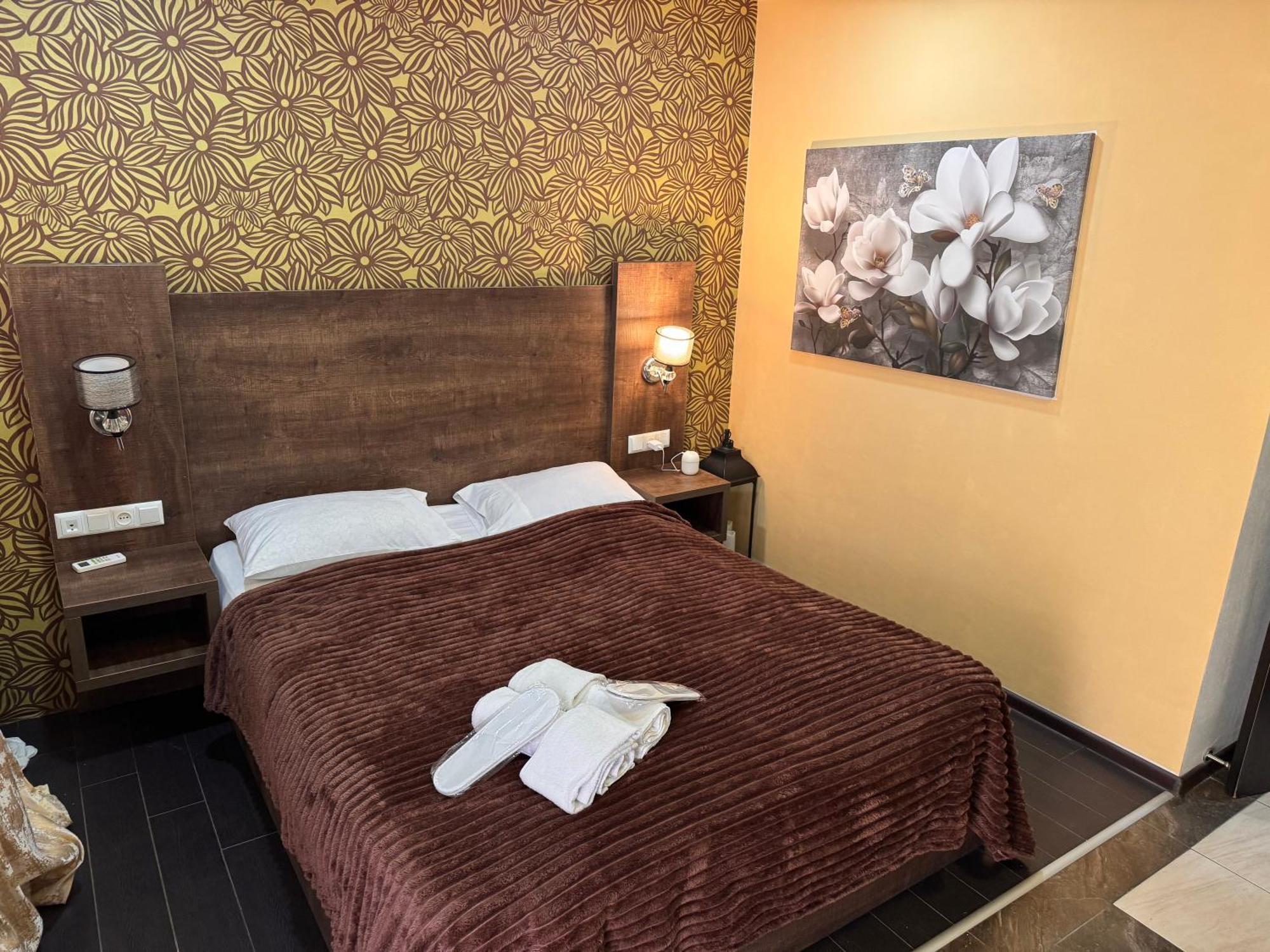 Two Lions Hotel Tbilisi Bagian luar foto