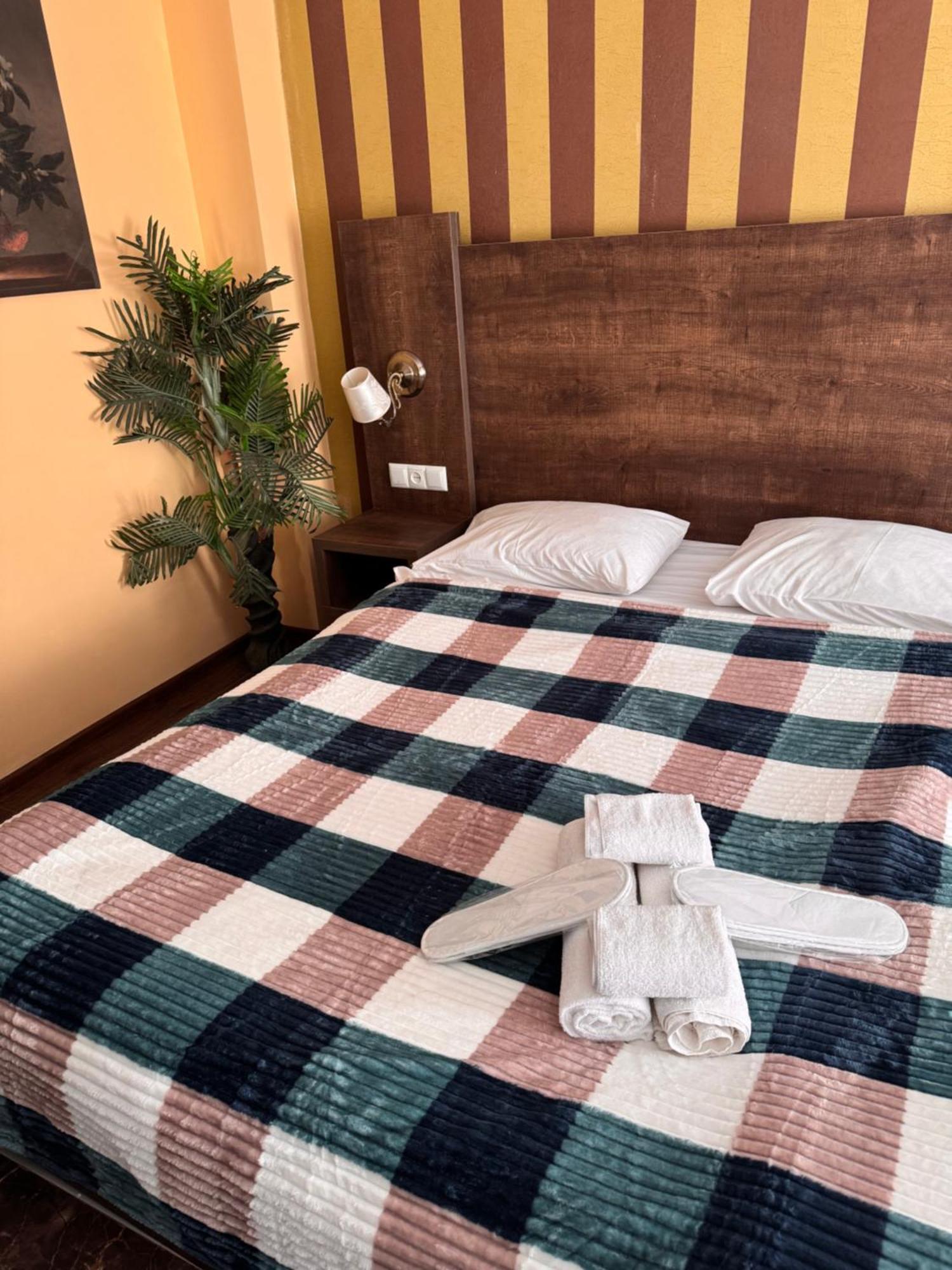Two Lions Hotel Tbilisi Bagian luar foto