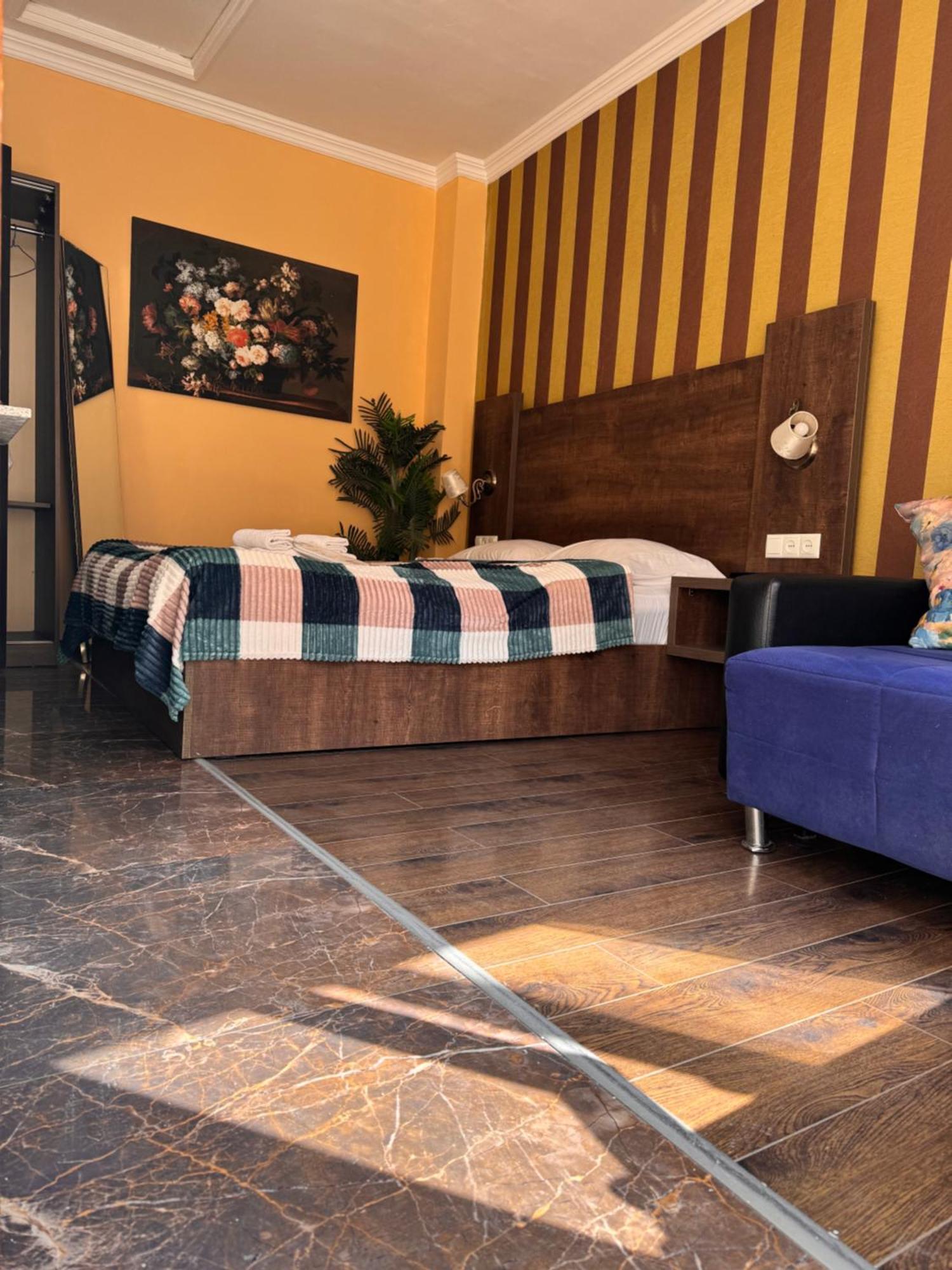 Two Lions Hotel Tbilisi Bagian luar foto