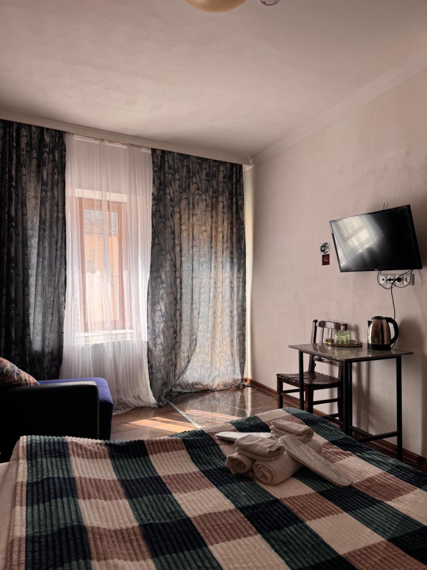 Two Lions Hotel Tbilisi Bagian luar foto